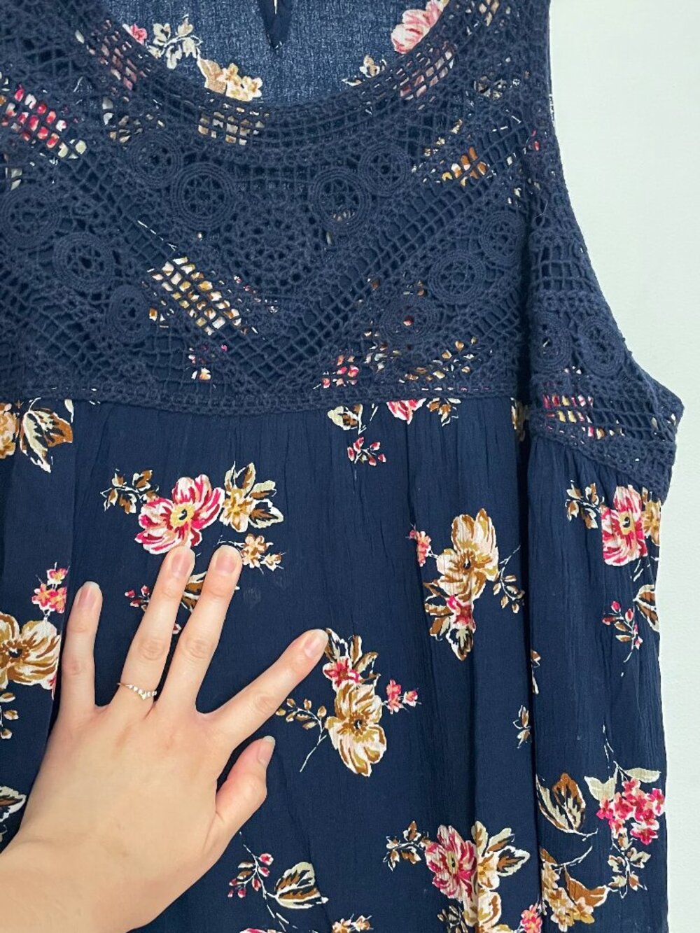TORRID 2 Plus Size Floral Crochet Gauze Tank Navy Blue Pink Brown Boho Blouse 2X - Picture 6 of 16